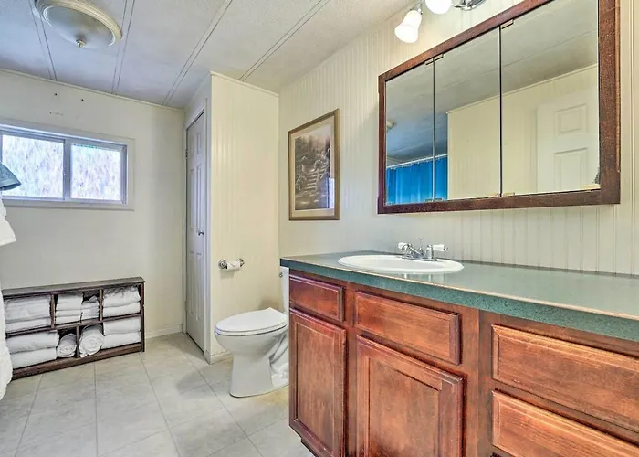 Basecamp 6 Bed Near Power Plant, Glendo Holiday home