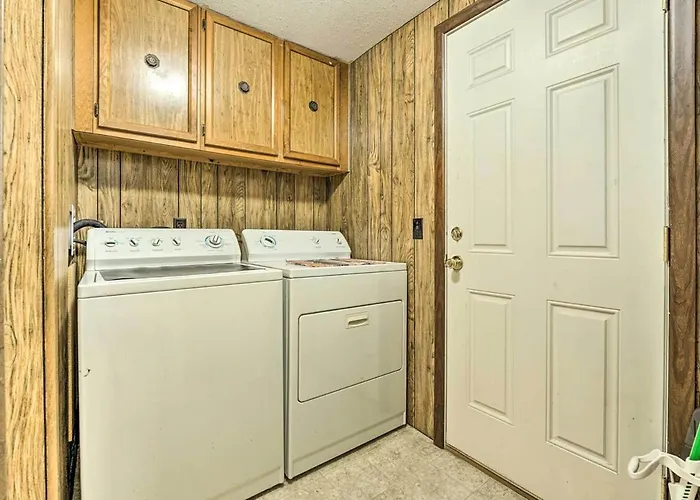 Basecamp 6 Bed Near Power Plant, Glendo Holiday home Wheatland
