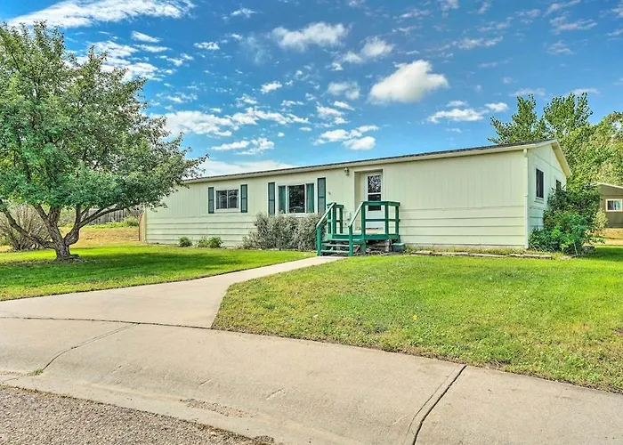 Basecamp 6 Bed Near Power Plant, Glendo Holiday home *